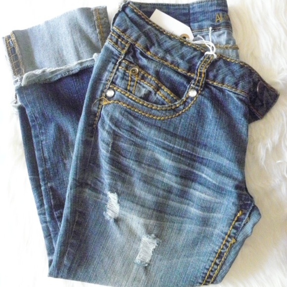 Almost Famous relaxed fit distressed Capri - Picture 6 of 8